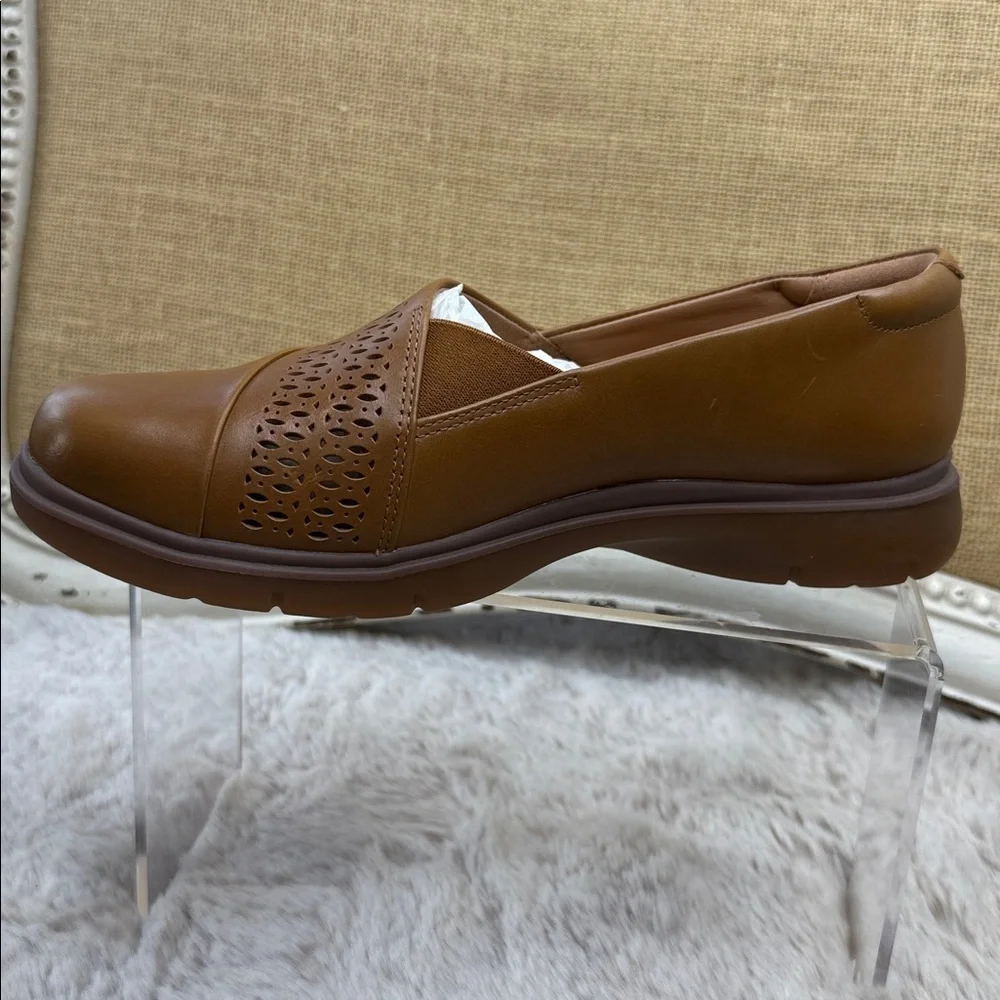 Clarks | Certina Edge Tan Leather Flat, Size 8W, NWT